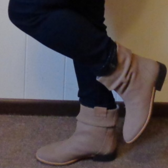 Tsubo Leonie Tan Suede Pull On Booties - Picture 9 of 9